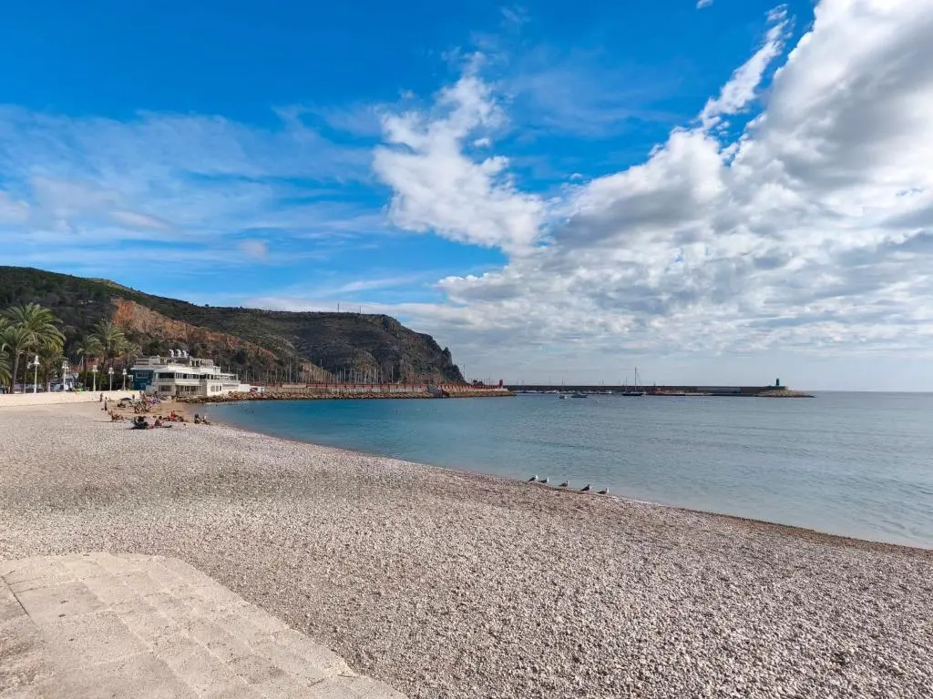 Playa de la Grava en Jávea (Xàbia) — a 4 minutos a pie del apartamento