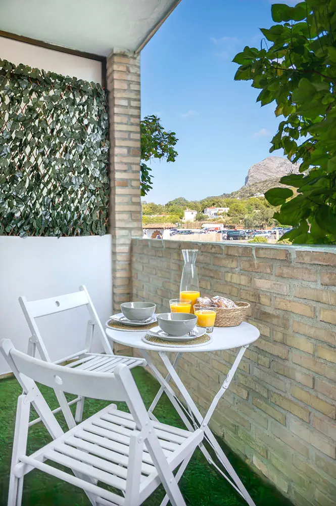 Terraza exterior con muebles de jardín — alquiler vacacional Jávea